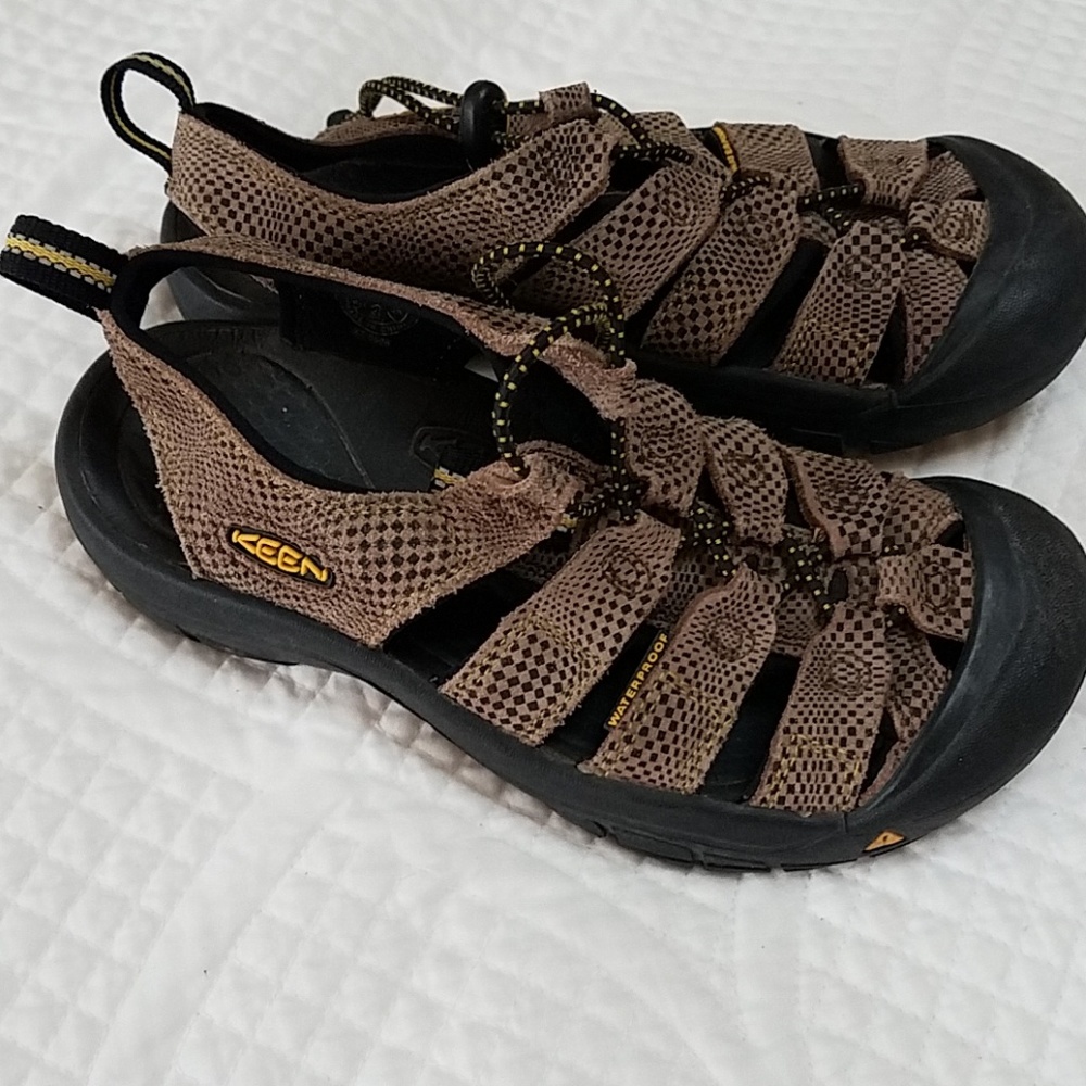 Keen size 3